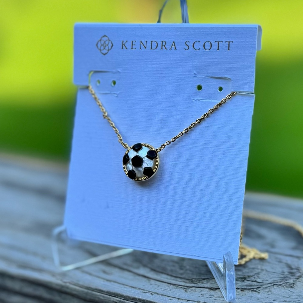 Kendra Scott Soccer Short Pendant Necklace in Gold - Picture 3 of 4